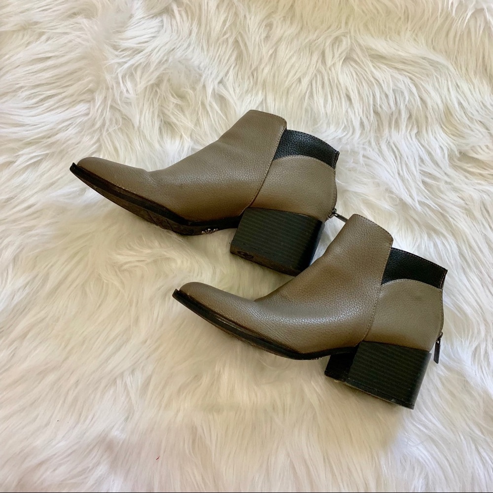 Simply Vera Vera Wang Taupe and Black Block Heel Ankle Boots